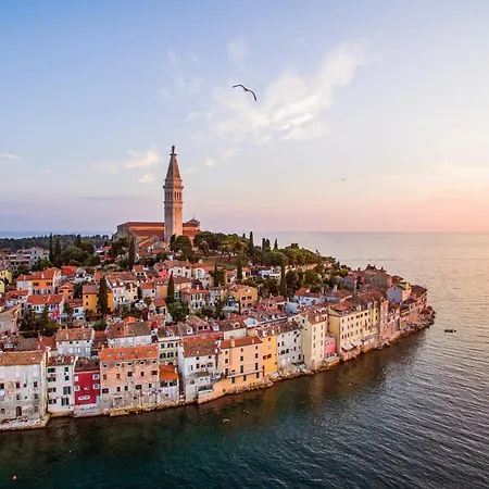 Nina Апартаменты Ровинь